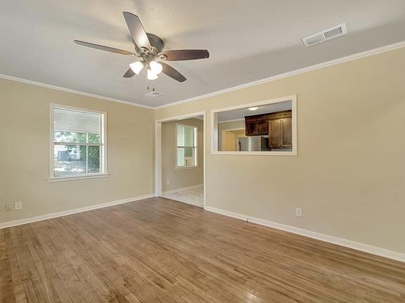 4th image of 302 Sherman Ave