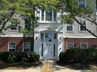 3261 Stratford Ct UNIT 1A, Lake Bluff, IL 60044