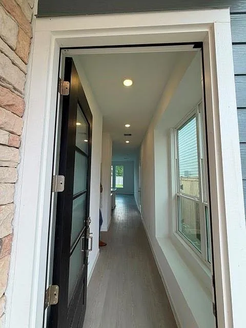 3 bed, 2.5 bath, 1906 sqft, $2,500 — Photo 4