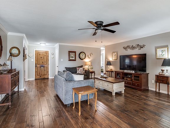 3rd image of 140 Hollis Rd