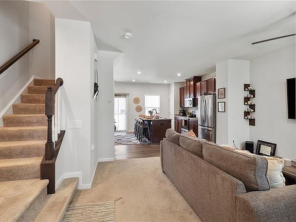 4th image of 128 Capeside Ct #14B