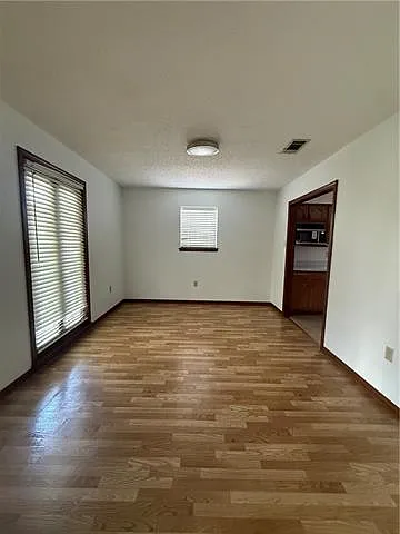 3 bed, 2.0 bath, 1480 sqft, $2,000 — Photo 4