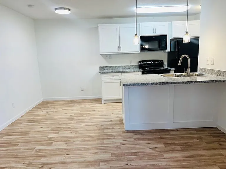 2212 Dunlavy St — Photo 3