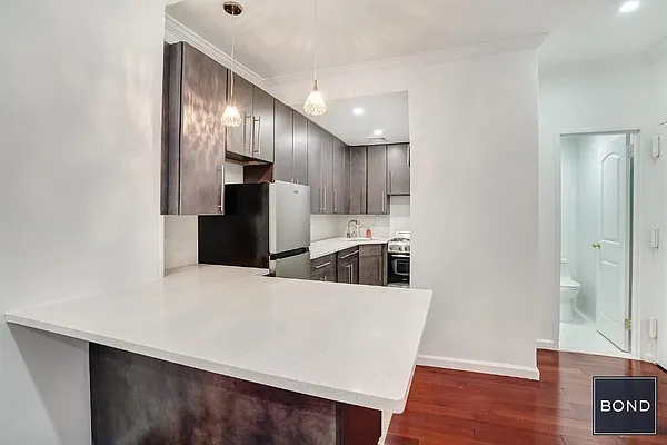 Rented by Bond New York | media 11