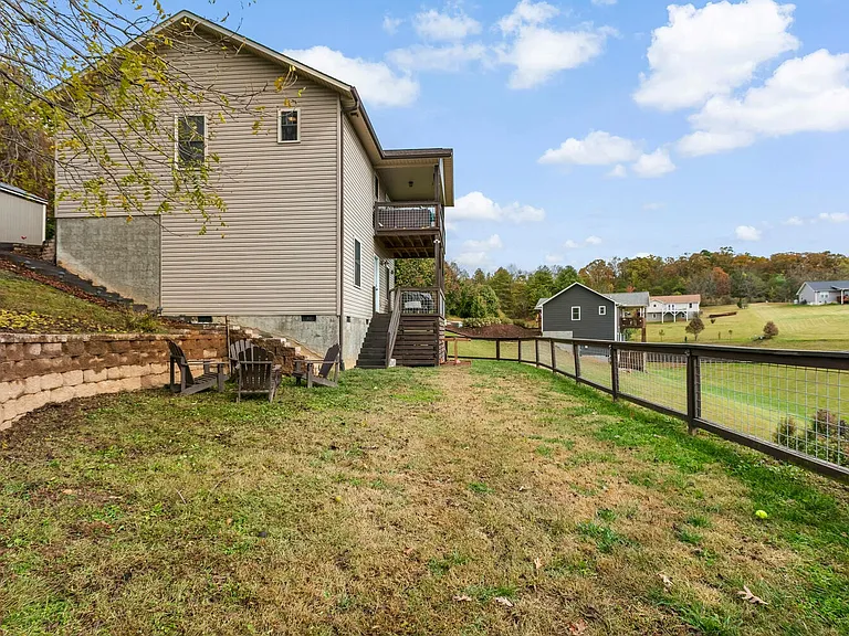 101 Clayton Dr — Photo 10