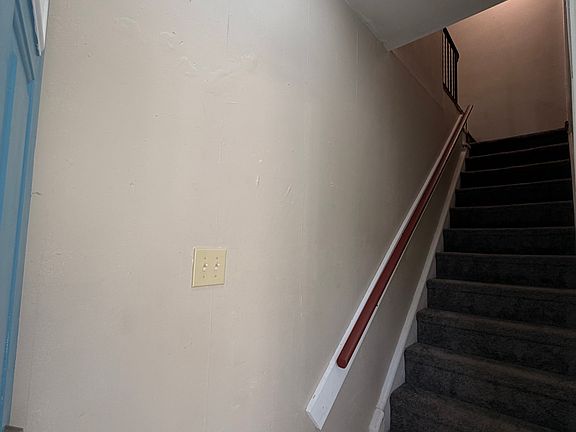 5th image of 223 Garden St APT B