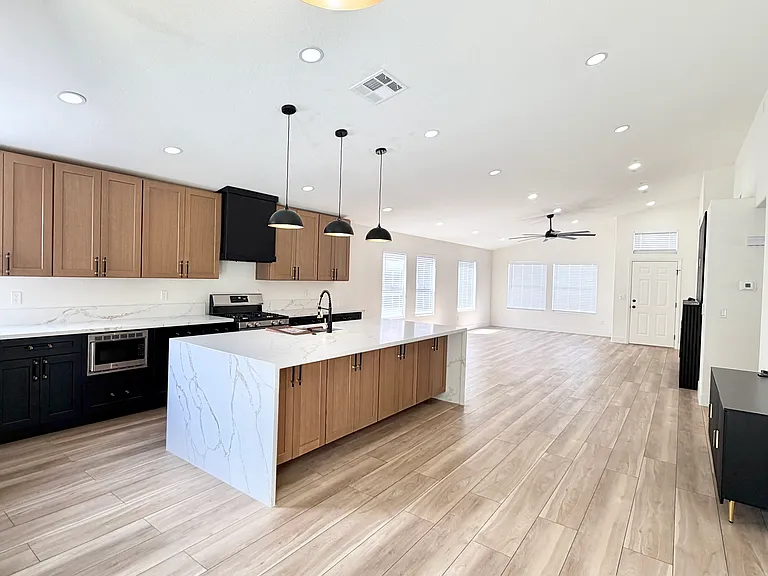 8221 Grassy Point Cir — Photo 6