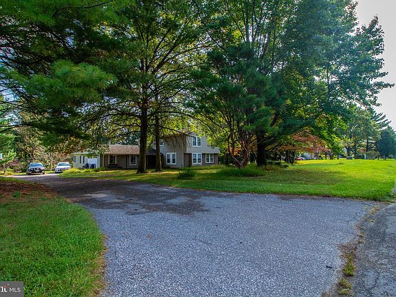 2nd image of 325 Bonnie Meadow Cir