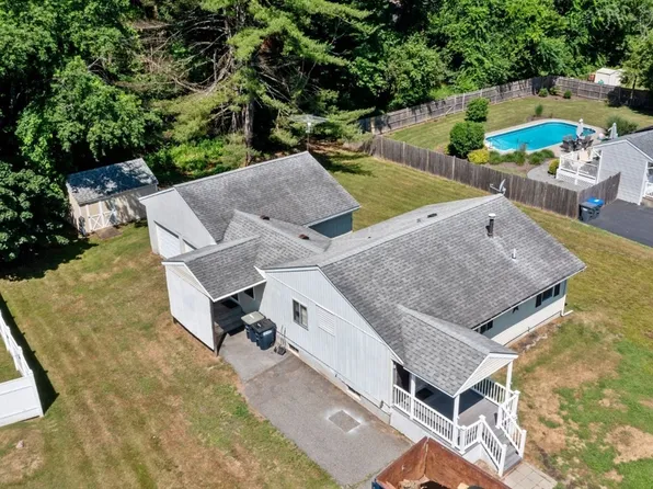 68 Laura Ln, Northbridge, MA 01534