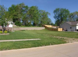 2520 Handley Dr SW, Cedar Rapids, IA 52404