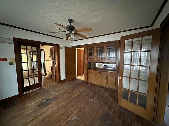 4th image of 1083 Harrisburg Pike