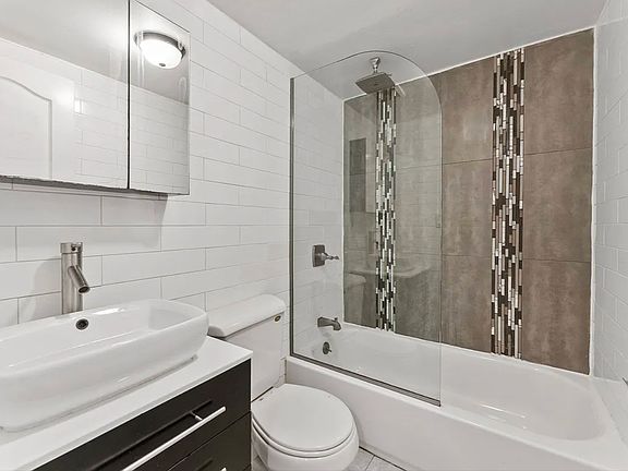 3rd image of 45 Albany Ave #1B