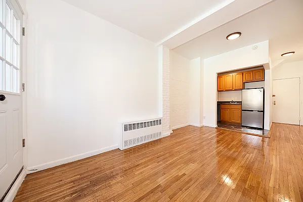 Rented by Buchbinder & Warren | media 7