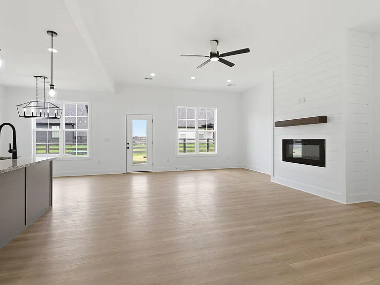 406 Cheyenne Ct — Photo 11