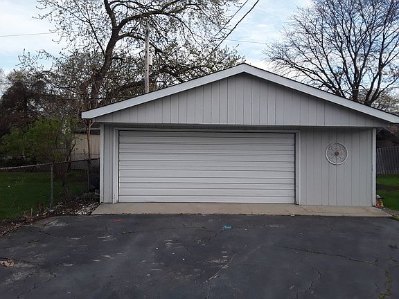 3rd image of 6420 W 93rd Pl