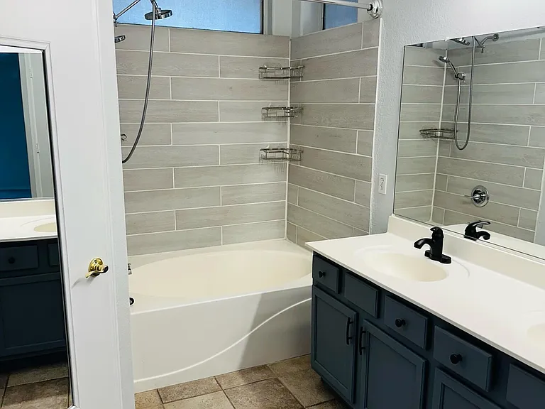 9426 W Monroe St — Photo 10