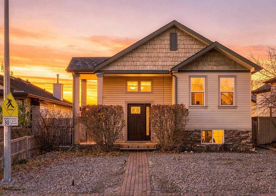 1st image of 3 Cimarron Meadows Cres
