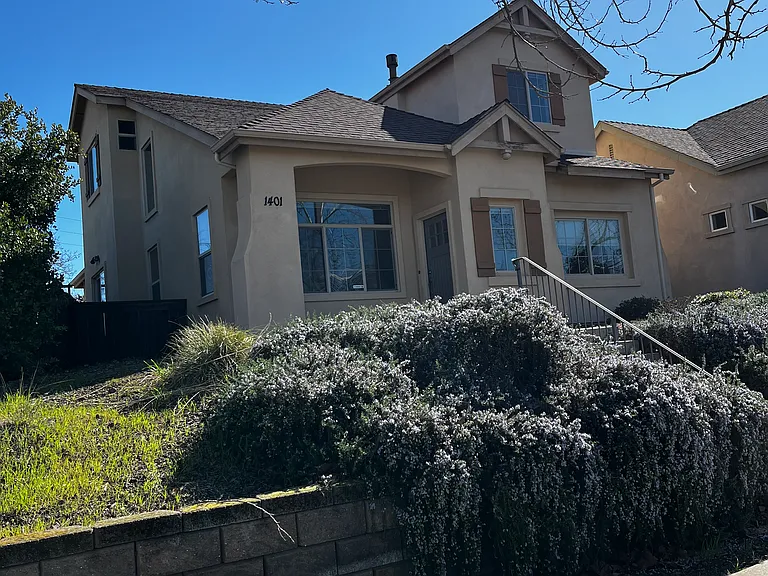 1401 Yosemite Dr — Photo 4