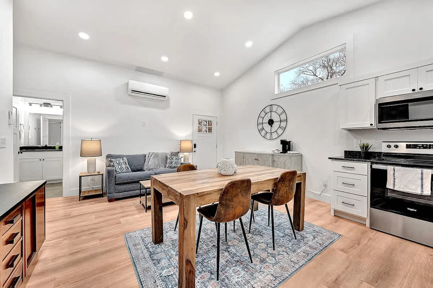 1 bed, 1.0 bath, 699 sqft, $2,535 — Photo 3