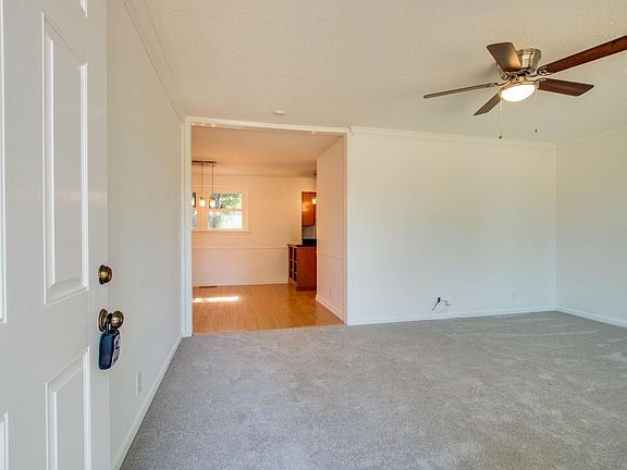 4th image of 105 Gilbert Dr