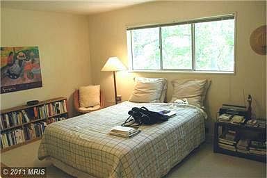 2nd image of 10631 Weymouth St #10631