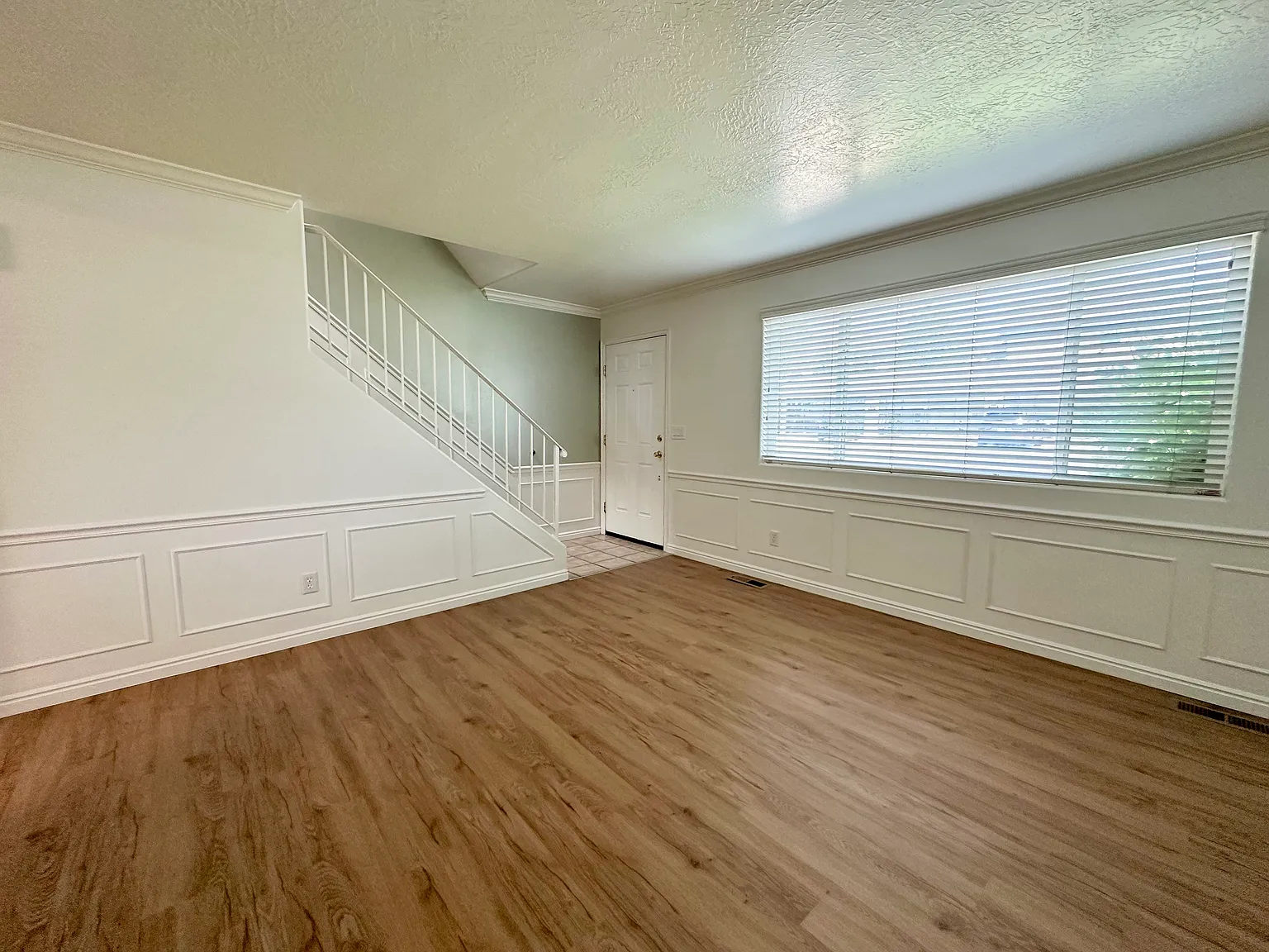 3 bed, 2.5 bath, 1630 sqft, $2,300 — Photo 4
