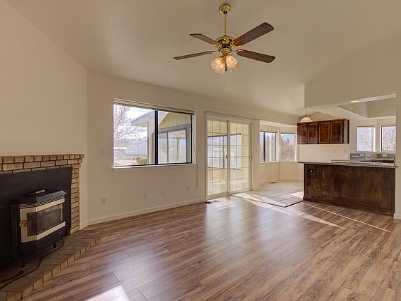3rd image of 1329 Sanden Ln