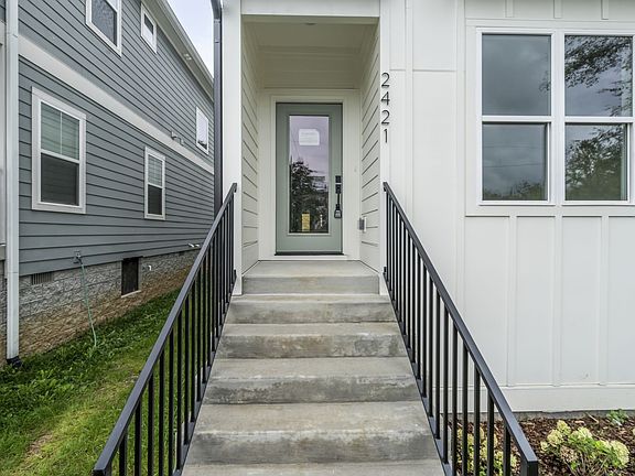 3rd image of 2421 Emmett Ave
