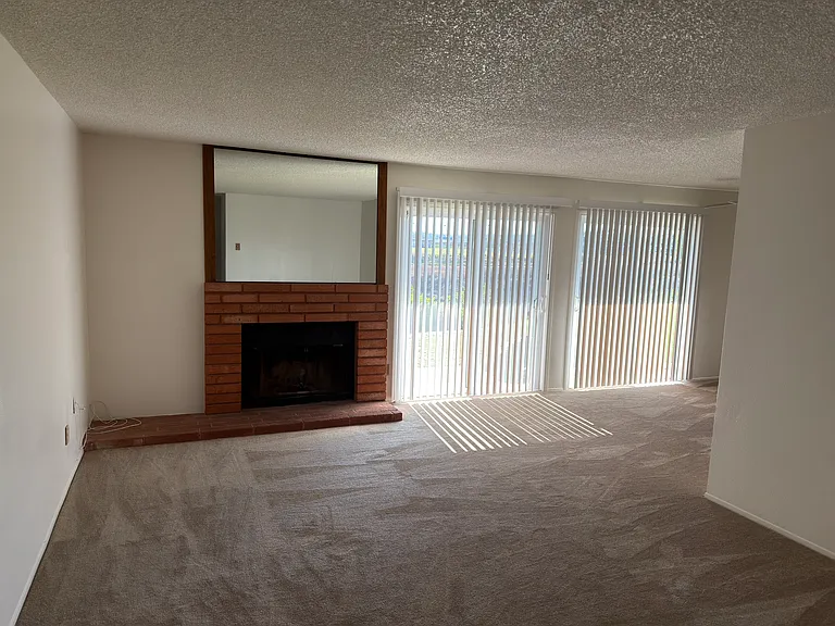 3652 Clairemont Dr #1D — Photo 2