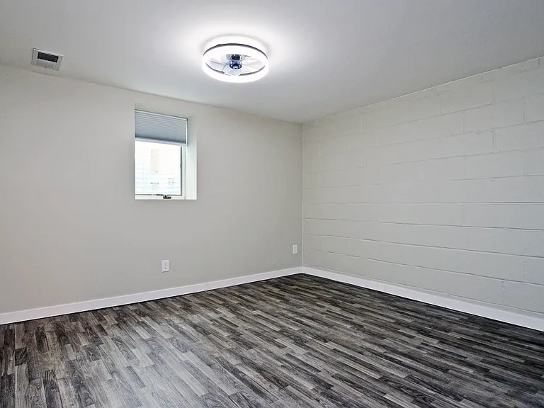 921 Oliver Ave N #921 — Photo 15