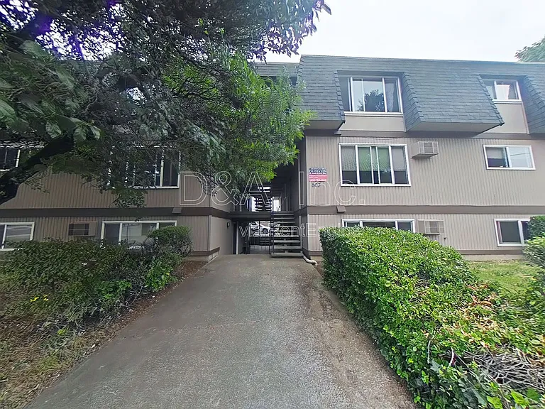 803 SW 8th St #7 — Photo 1