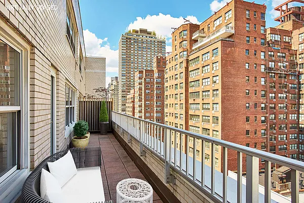 Sold by Stribling | media 15