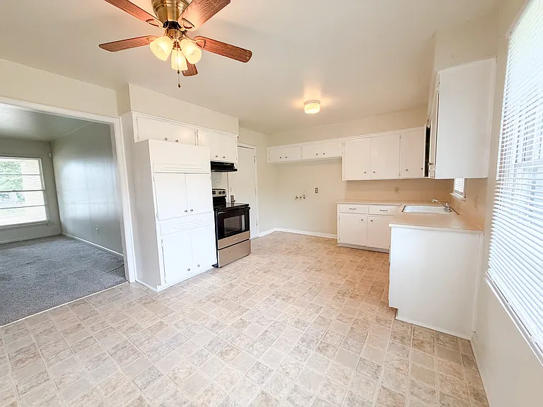 4305 NW Denver Ave — Photo 10