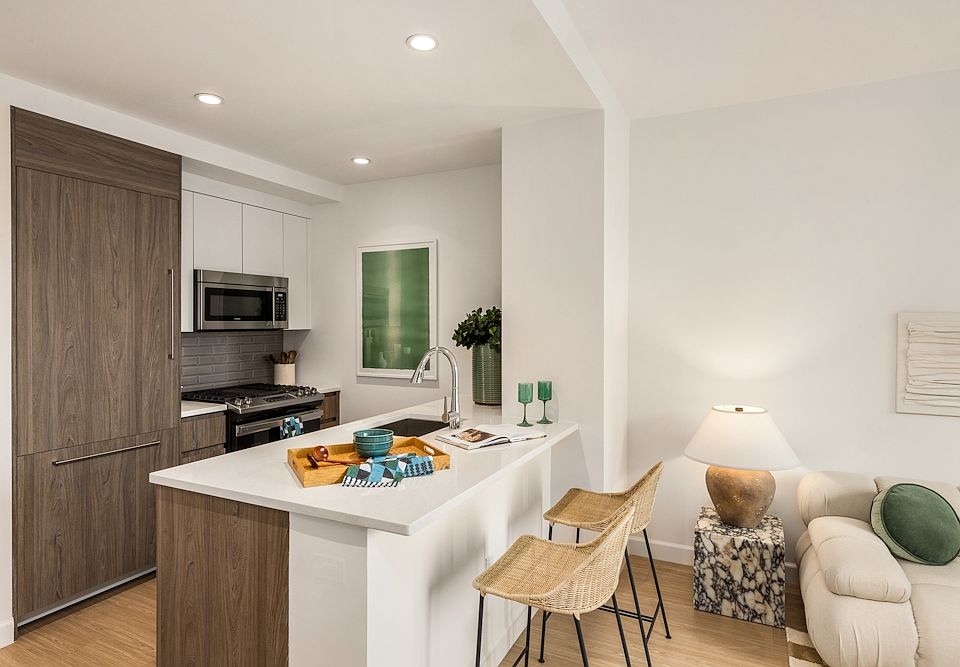 1st image of 550 10th Ave #3204