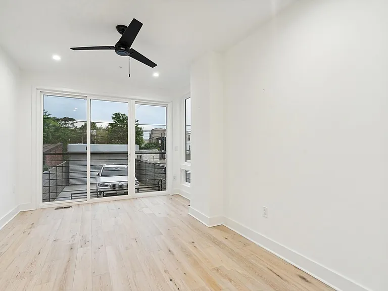 1111 K St NE #2 — Photo 9