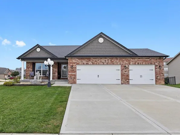 8030 Charleston Dr, Troy, IL 62294