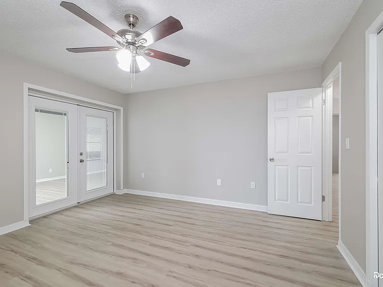 117 Dorchester Ct — Photo 8