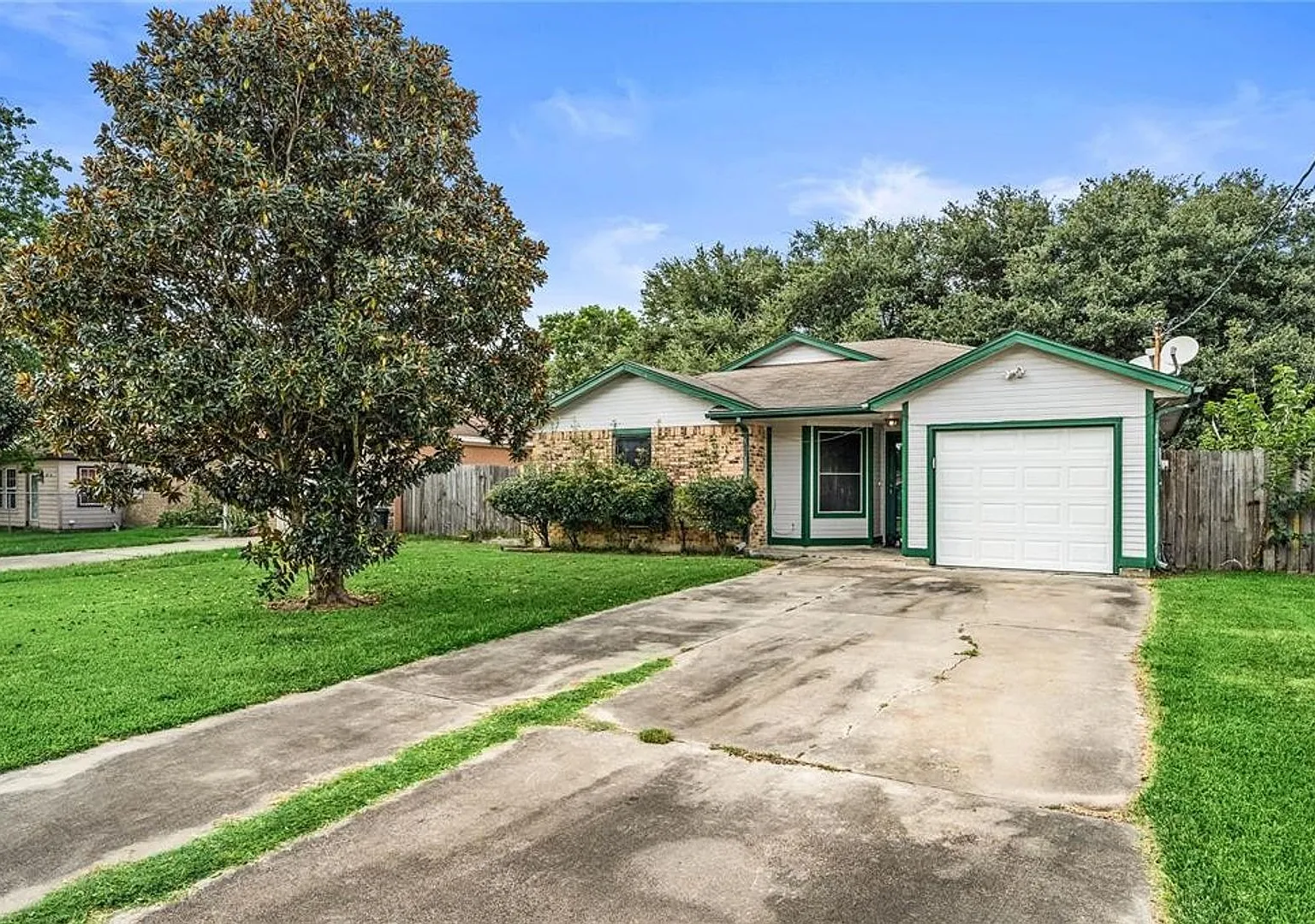 3 bedroom 1.5 bath in Texas City, all appliances included! — Photo 1