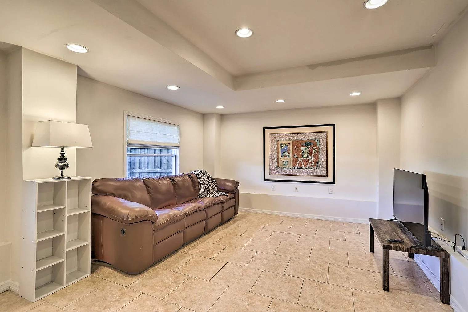 3 bed, 2.0 bath, 2992 sqft, $4,432 — Photo 3