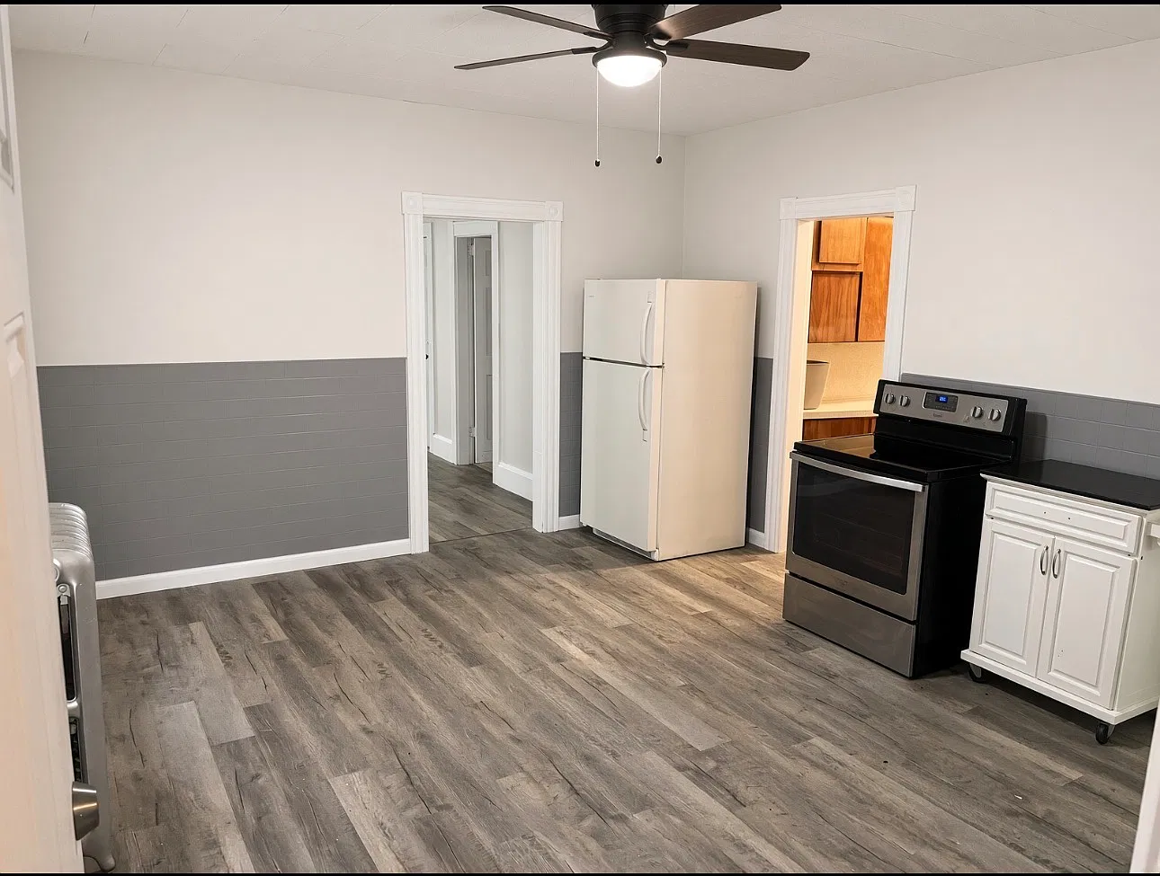 3 bed, 975 sqft, $2,300 — Photo 3