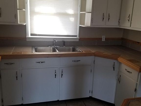 2nd image of 419 Hill Ave