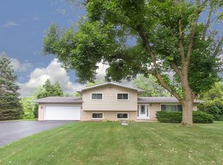 4N727 Country Club Dr, West Chicago, IL 60185