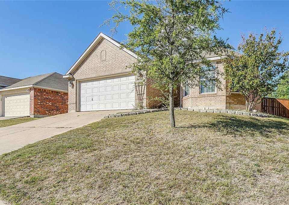 1st image of 912 Hidden Oaks Dr