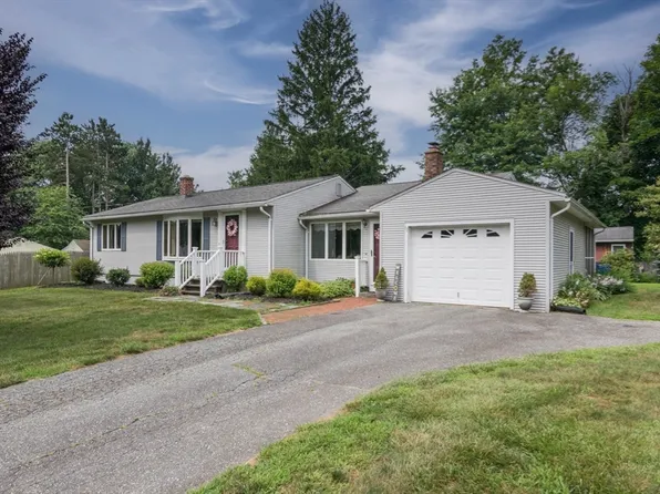 11 Country Ln, South Hadley, MA 01075