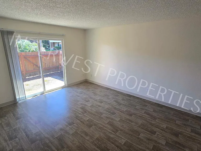 Canterbury Terrace Apartments — Photo 15