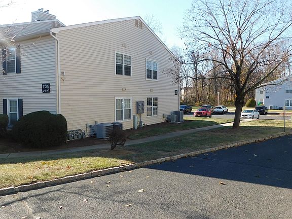 3rd image of 704 Zlotkin Cir APT 5