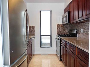 11 Graywood Rd #A, Pt Washington, NY 11050