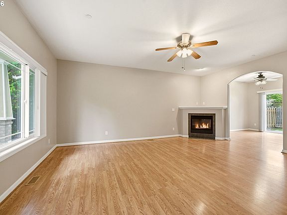 4th image of 620 SW Trout Ct