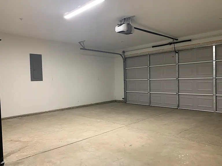 235 W South St — Photo 15