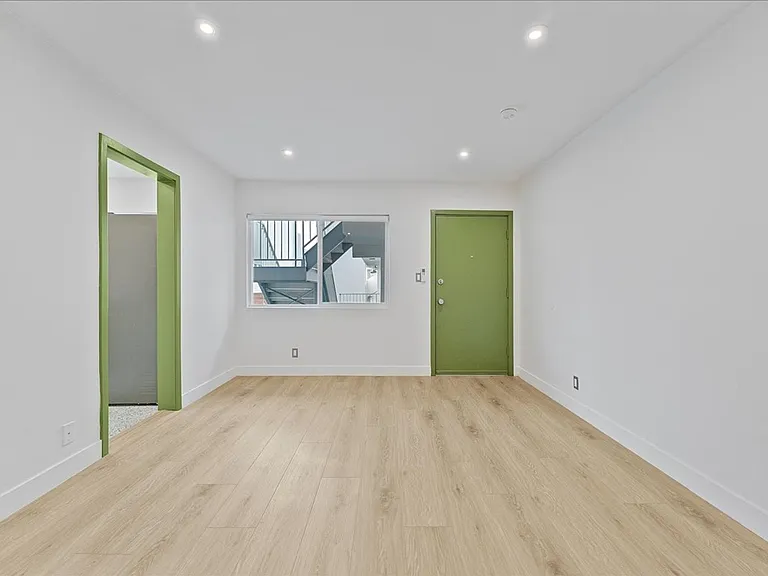 6615 Franklin Ave. — Photo 8